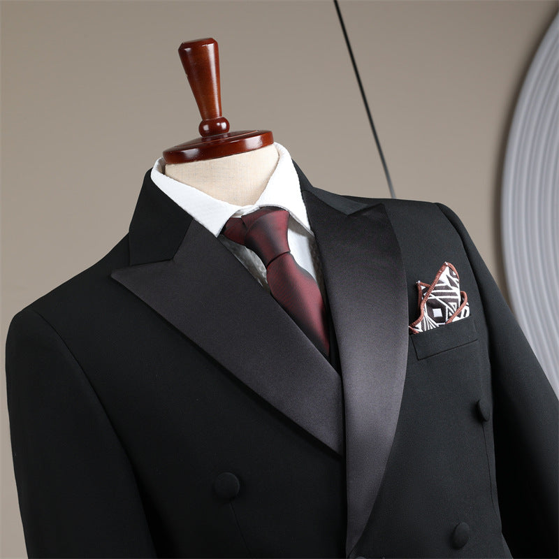 Classic double-breasted suit with notched collar. Comes with a random brooch and a beautiful gift box.