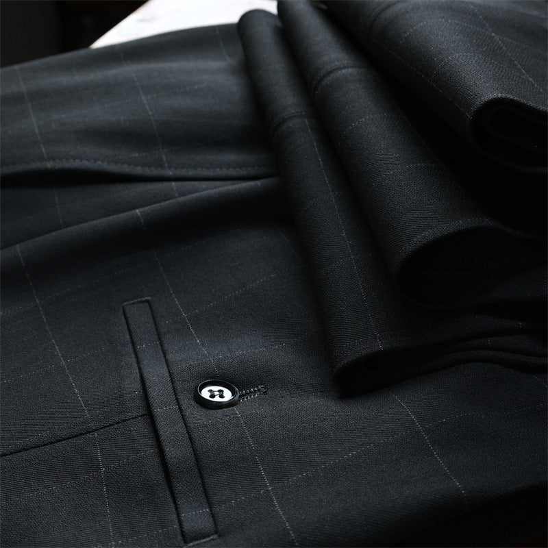 One button checked pattern regular style, including a random brooch and gift box packaging