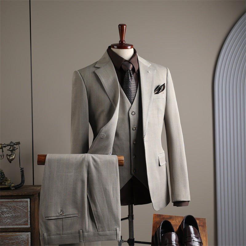 One button checked pattern regular style, including a random brooch and gift box packaging