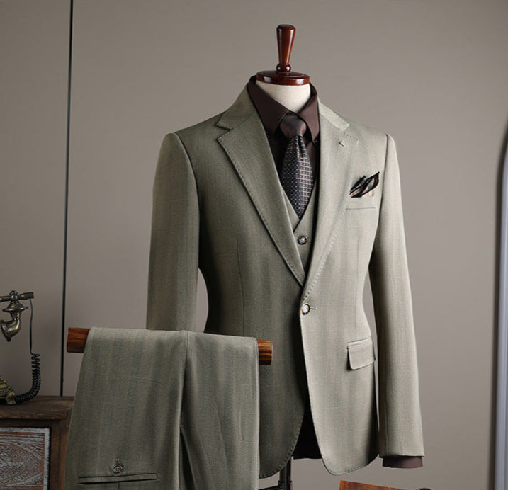 One button checked pattern regular style, including a random brooch and gift box packaging