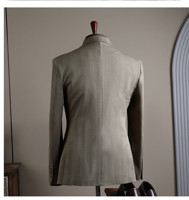One button checked pattern regular style, including a random brooch and gift box packaging