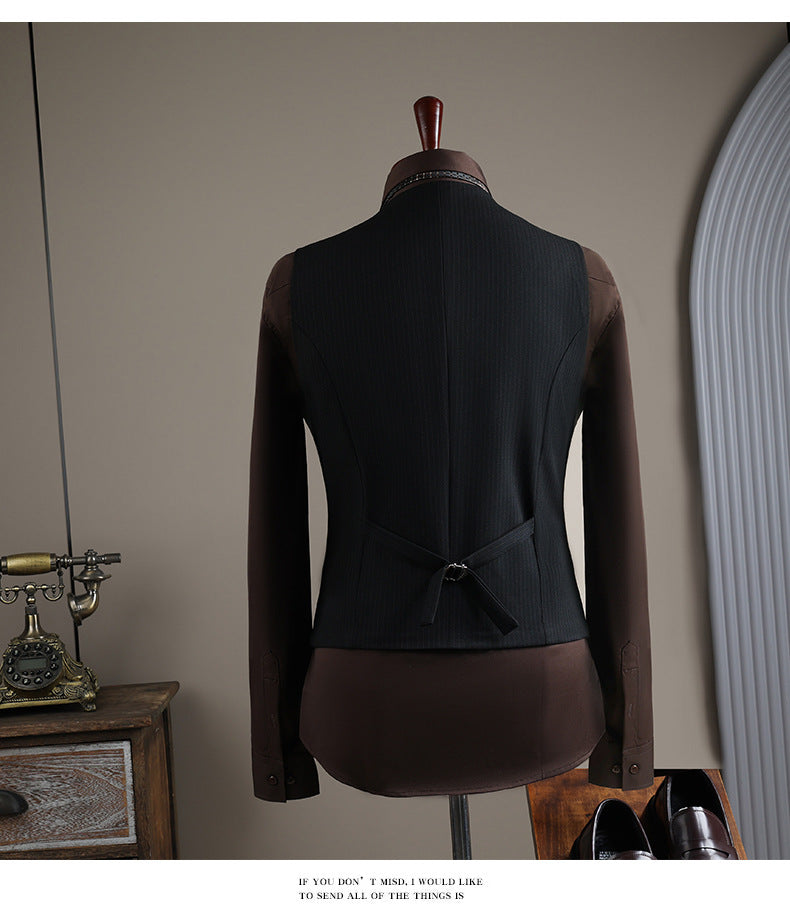 Freedom Island Striped Double-Peaked Suit, including a brooch and gift box packaging